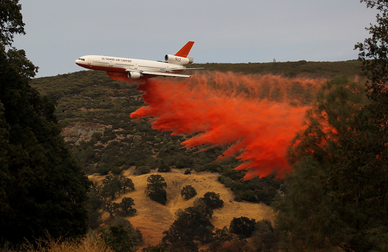 Illustration for article titled California Burning: Dramatic Photos Of Firefighters In Action